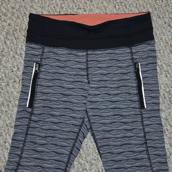 Lululemon Inspire II Tight Legging Black Print Women's Size 6 Luxtreme Run - Picture 4 of 8
